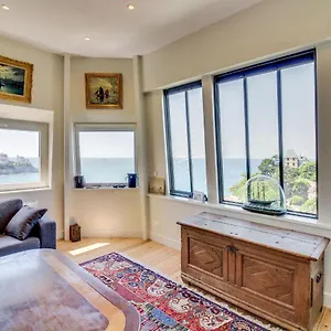 https://apartment-chateau-des-deux-rives.inbrittany.com