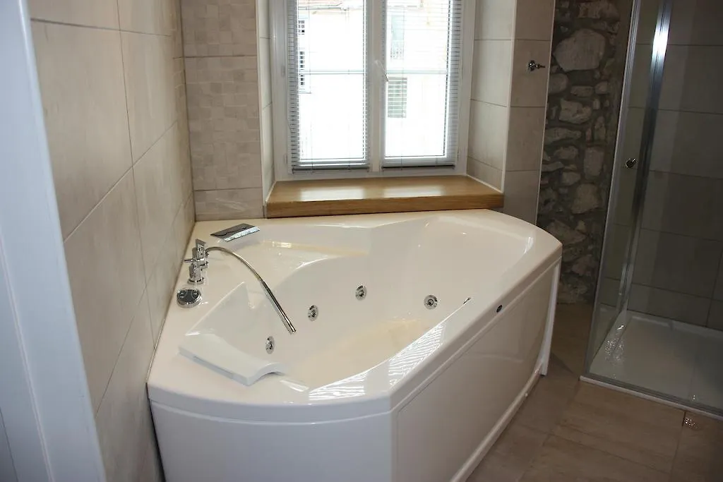 Hotel Terranostra Tarascon-sur-Ariege 3*,